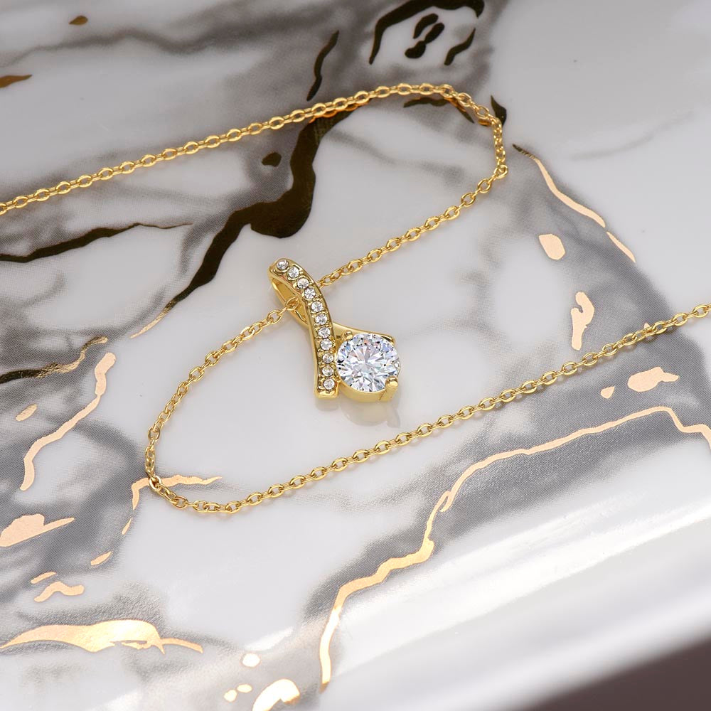 Small token Alluring Beauty necklace - 18k White and Gold
