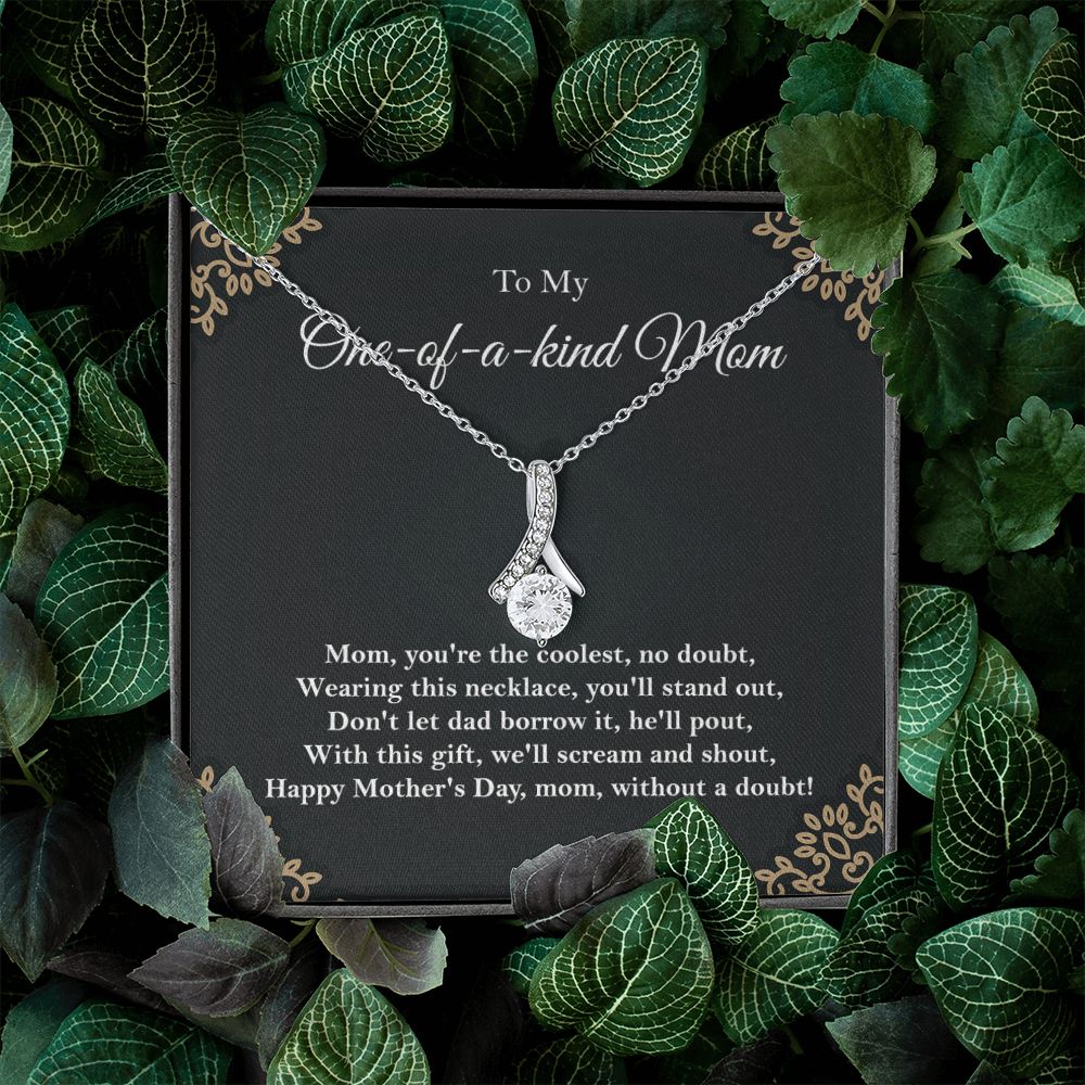 One-of-a-kind Mom Alluring Beauty necklace - 18k White and Gold