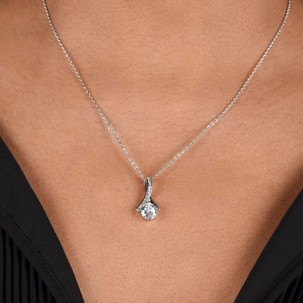 Small token Alluring Beauty necklace - 18k White and Gold