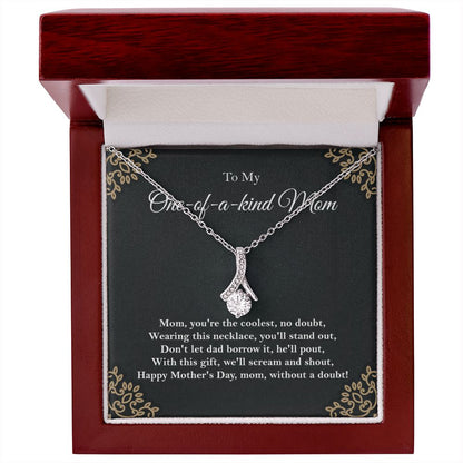 One-of-a-kind Mom Alluring Beauty necklace - 18k White and Gold